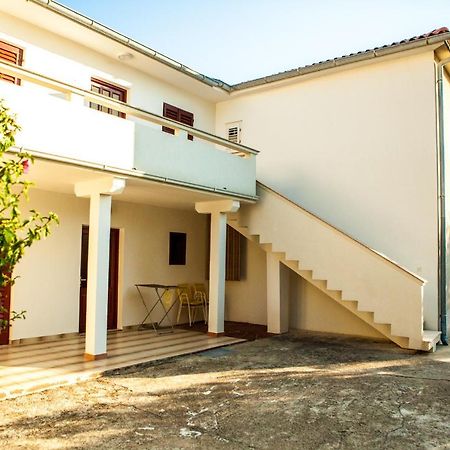 Apartments Alma Новаля Екстериор снимка