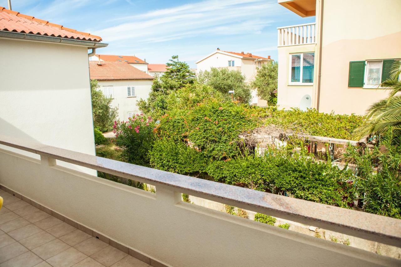 Apartments Alma Новаля Екстериор снимка