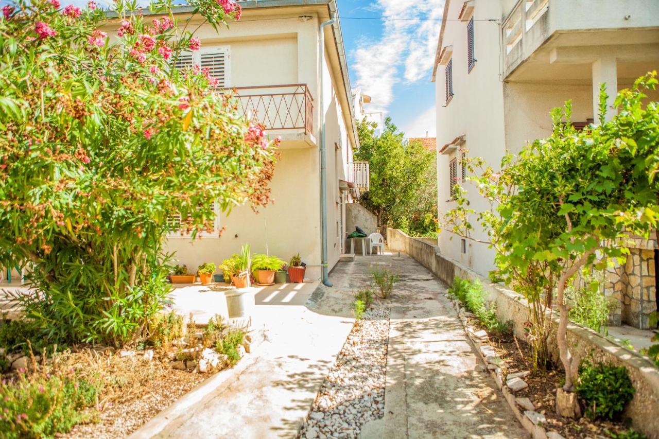 Apartments Alma Новаля Екстериор снимка